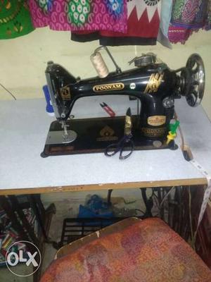 Black Poonam Sewing Machine
