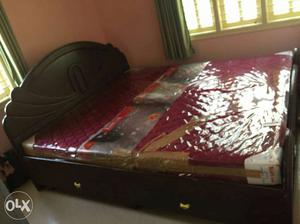 Fine quality wodden cot and mattresses for sale..