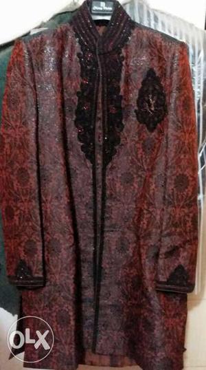 I want to sale my sherwani colour maroon with