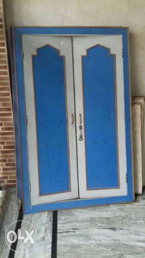 It is 2 piece only door of almirah cail