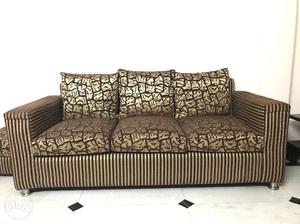 It is a 8 seater sofa with 2 puffy
