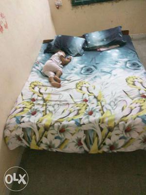 King size brand new bed less than 1 year