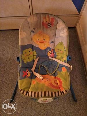 Light and portable baby rocker in good condition for sale