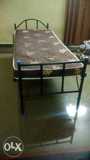 Selling a single Cot. Without mattresses. In a