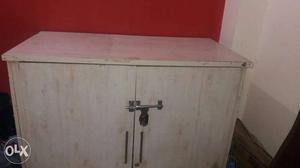 Wooden cupboard.. 4x2 ft.. 3.5 ft in height..