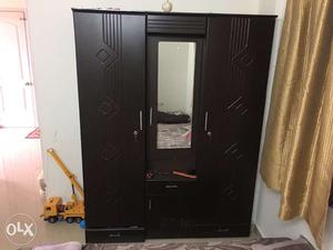 3 door wardrobe with mirror