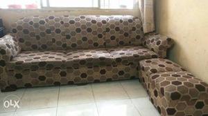 3 seater sofa with 2 puffy and 1 set of cover