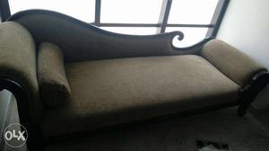A lounge sofa in excellent condition!