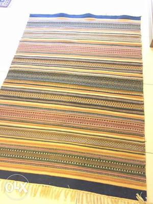 Beautiful ethnic rug 4' x 6'