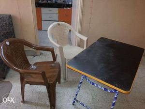 Brand new table and two new ceilo chairs for sale