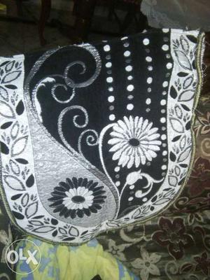 Five sitter Sofa set cover...black and white