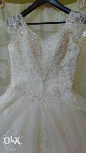 Adjustable wedding gown off white colour with