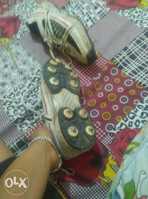 In gud condition shoes no 6 company rxn (cricket