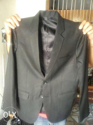 Raymond's Suit, almost new, Medium Size