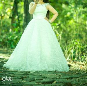 White bridal gown (adjustable) for rent