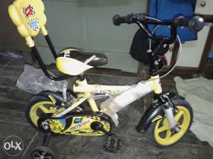 New condition baby cycle with side wheels.