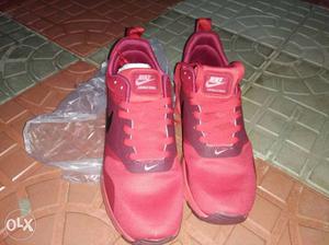 Red-and-maroon Nike Low Top Sneakers