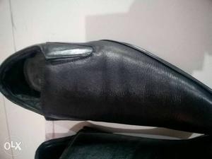 Selling a unused shoes for a perfect office
