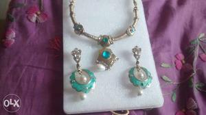 Silver And White Pearl Beaded Accessory Set