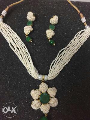 Women's White Gold And Green Beaded Necklace And Earrings