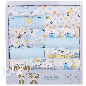 17 Piece Deluxe Baby Gift Set of Newborn Clothings