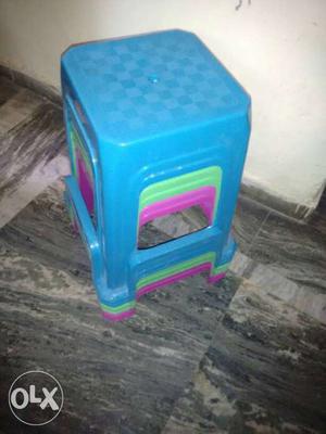 6 stools in very good condition.. Less Used..