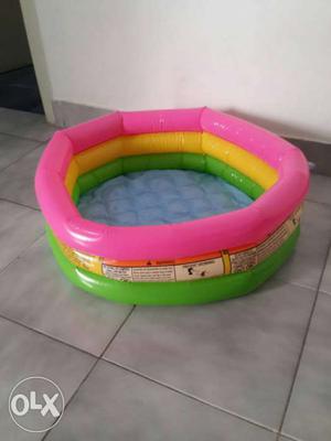 Baby bath tub.. used 2..3 times only totally new.
