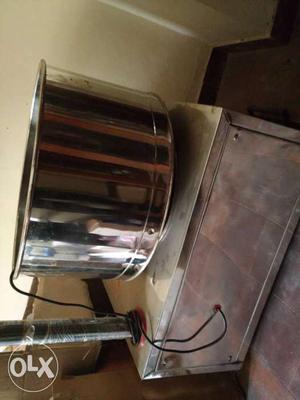 Grinder with 10lts capacity, NEW good condition,