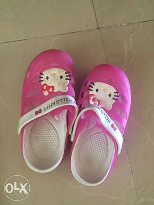 Kids pink crocs in excellent condition for 4-5