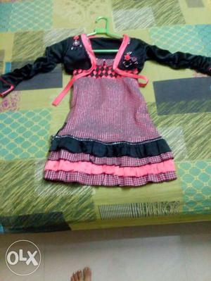 One month old frock for kids. Size - 30