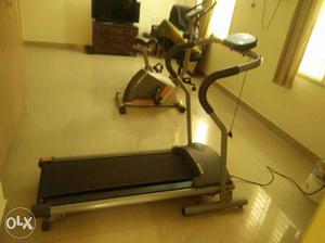 Treadmill in working condition with stabilizer.Price