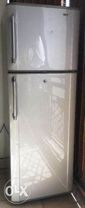 Used 345L Samsung fridge looks & work brand new