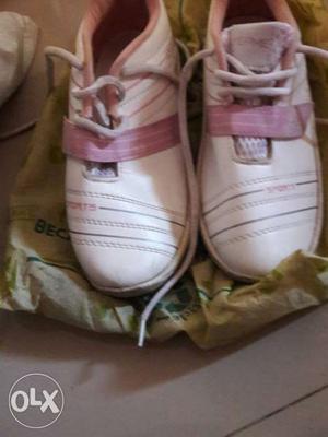 White-and-pink Sneakers 6number