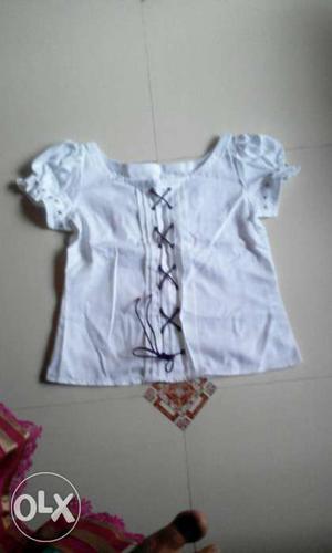 White cotton t shirt M size and new