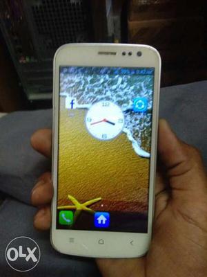 4gb rom, 512 ram 8mp back cam. 5mp front cam. 1