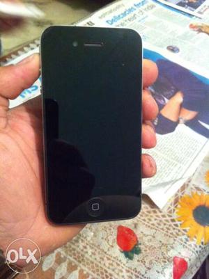 Black iphone 4 16gb in good condition