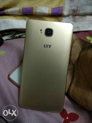 Lyf wind 2 6 inch hd 4g phone 6 months old used by father