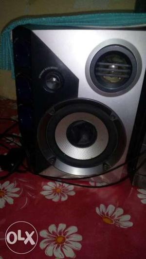 2 Philips Speakers with amazing sound quality and heavy