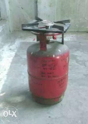 5 kg gas cylinder with attach burner. perfect