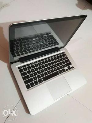 Apple MacBook Pro A Core i5/4GB RAM/320GB HDD