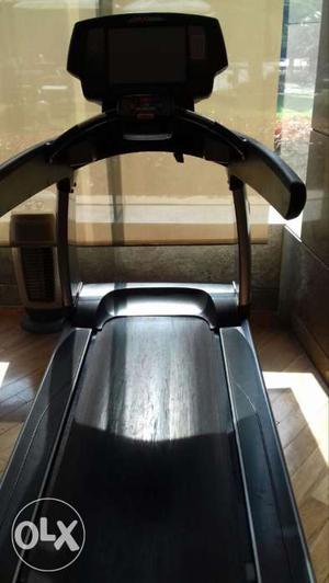 Life fitness 95t 2 treadmill engage display very good
