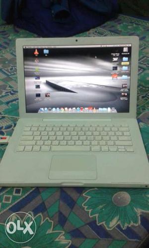 MACBOOK AIR((aplle laptop)) with .good