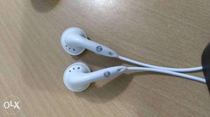 MOTO G5 PLUS Earphones..Only 4 days Old. Negotiable