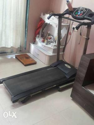 Motarised treadmill specially for home use it's fully