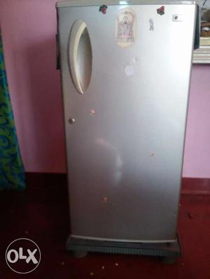Selling Fridge without Stand inside fridge lite is not