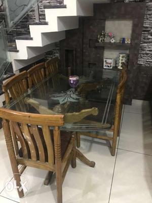6 seater dining table in new condition