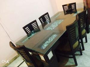 6seater dining table. in very good condition