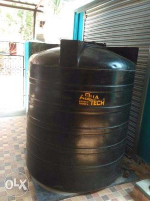 Gently used Aqua tech  liter water tank with ball valve
