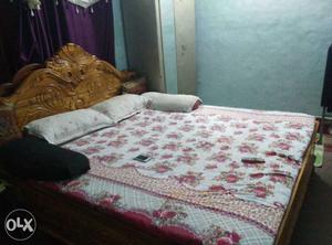 King-size bed with box. please contact. looking