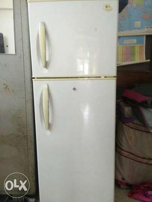 LG double door fridge if 280 Lt capacity in good